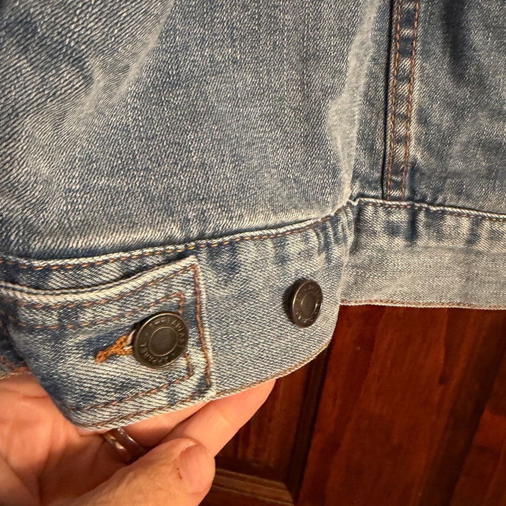 Taylor Swift 1989 Light Blue Denim Jacket with Sherpa Lining - Picture 4 of 5